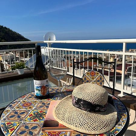 カステッランマーレ・デル・ゴルフォLa Terrazza Sul Golfoアパートメント エクステリア 写真