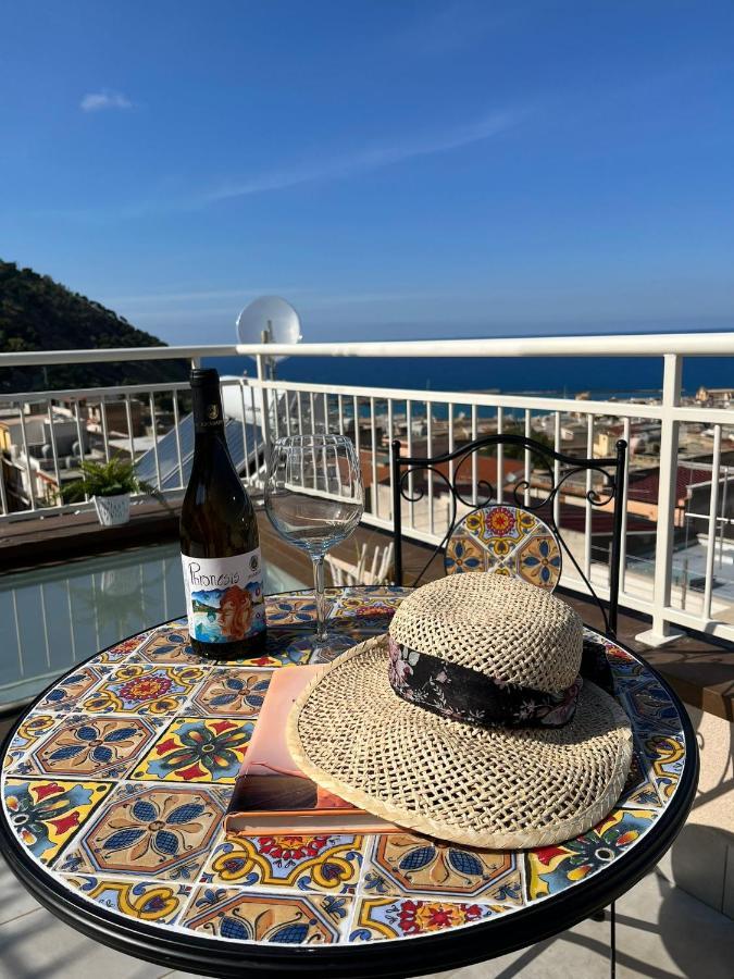 カステッランマーレ・デル・ゴルフォLa Terrazza Sul Golfoアパートメント エクステリア 写真